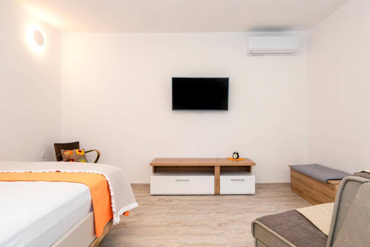 Studio Apartman Max Center Of The Old Town Free Parking Beautiful View شيبينيك المظهر الخارجي الصورة